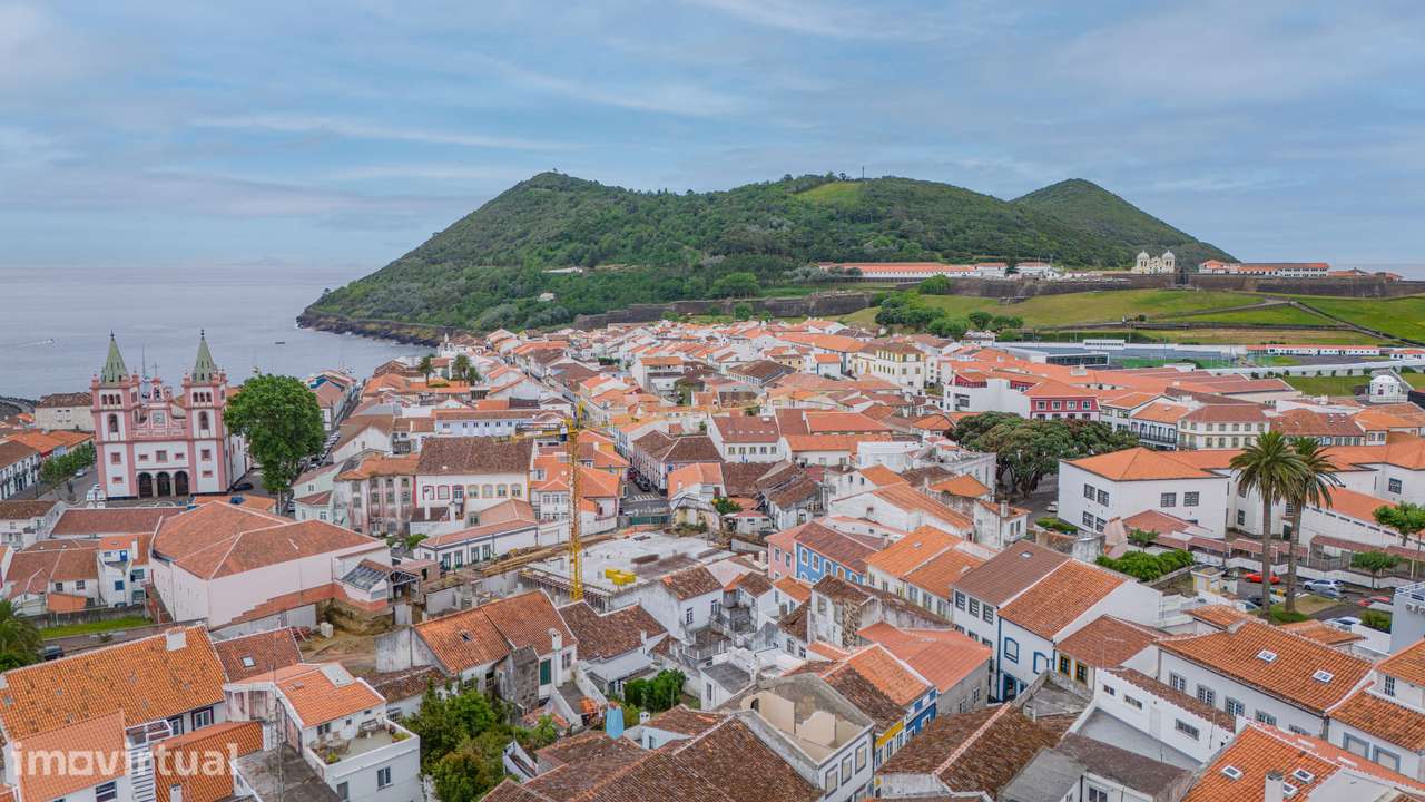 Moradia Histórica para Reabilitar no Centro de Angra do Heroísmo - Grande imagem: 4/24
