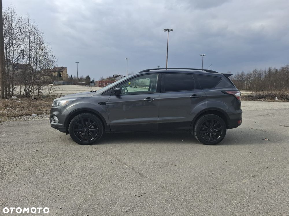 Ford Kuga - 10
