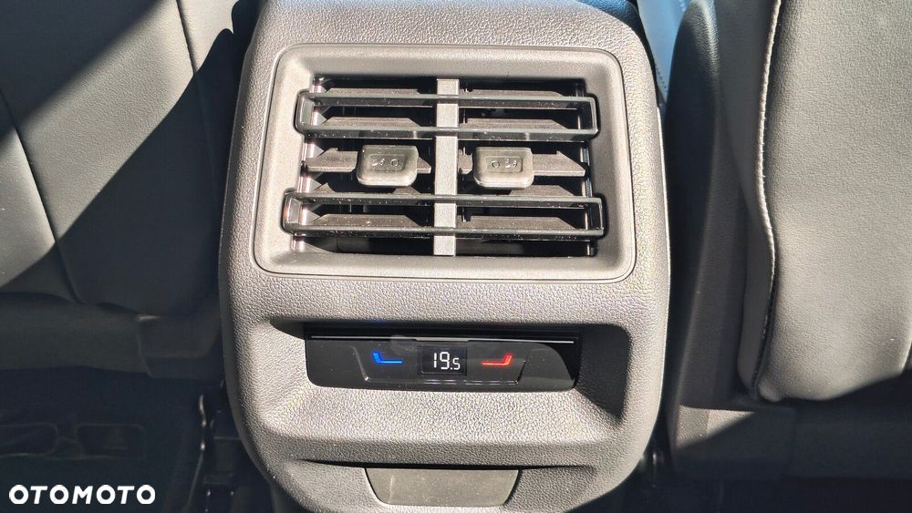 Volkswagen Tiguan - 36