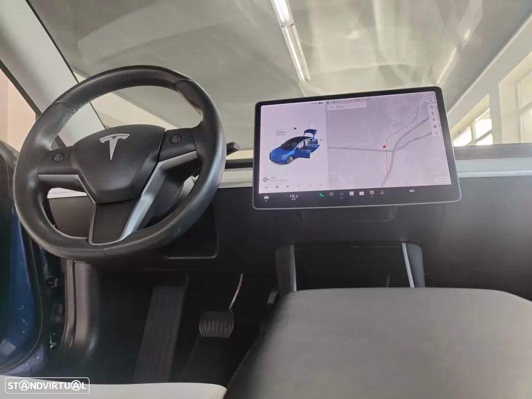 Tesla Model 3 - 21