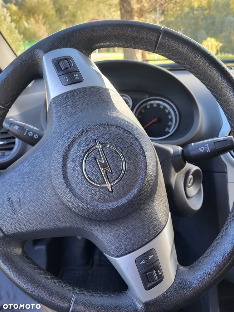 Opel Corsa 1.4 16V Edition 150 - 9