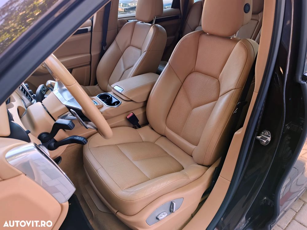 Porsche Cayenne 3.0 L - 26