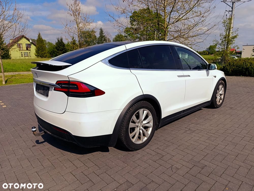 Tesla Model X - 2