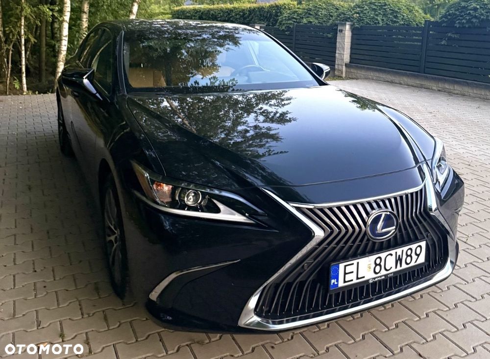 Lexus ES 300h Business Edition - 4