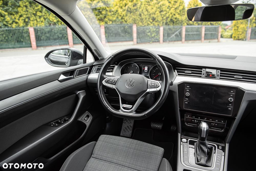 Volkswagen Passat 2.0 TDI SCR DSG 4Motion Business - 28