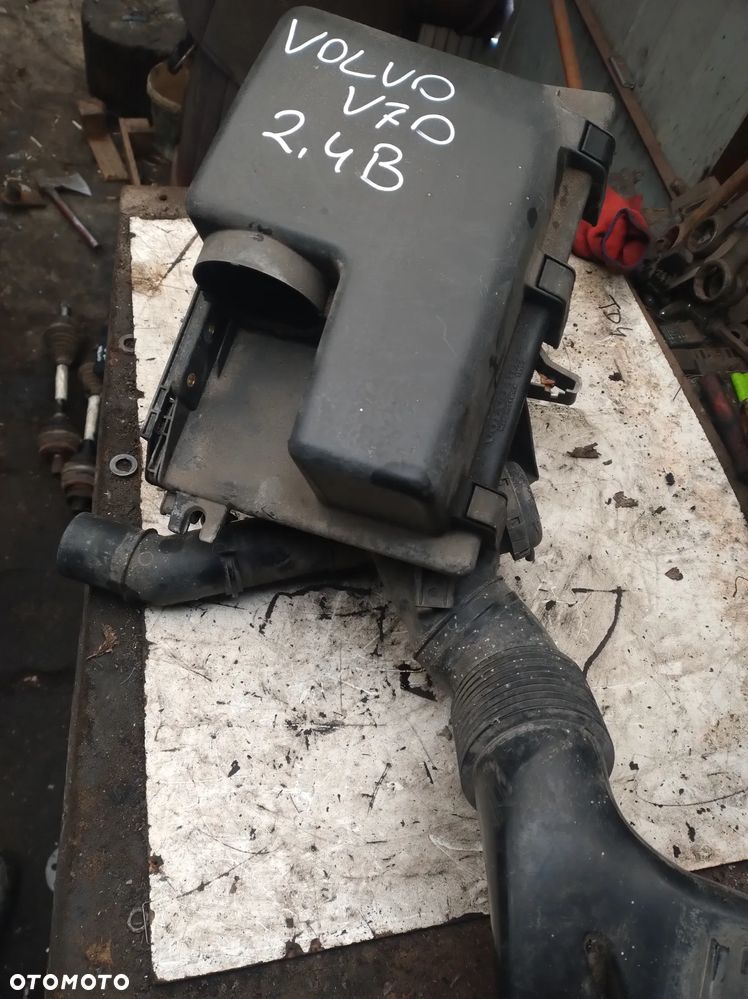 VOLVO V70 2,4b obudowa filtra powietrza - 1