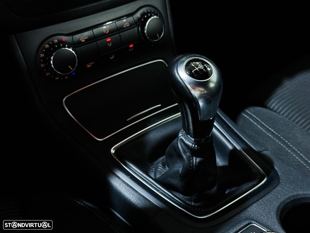 Mercedes-Benz B 180 d Urban - 50