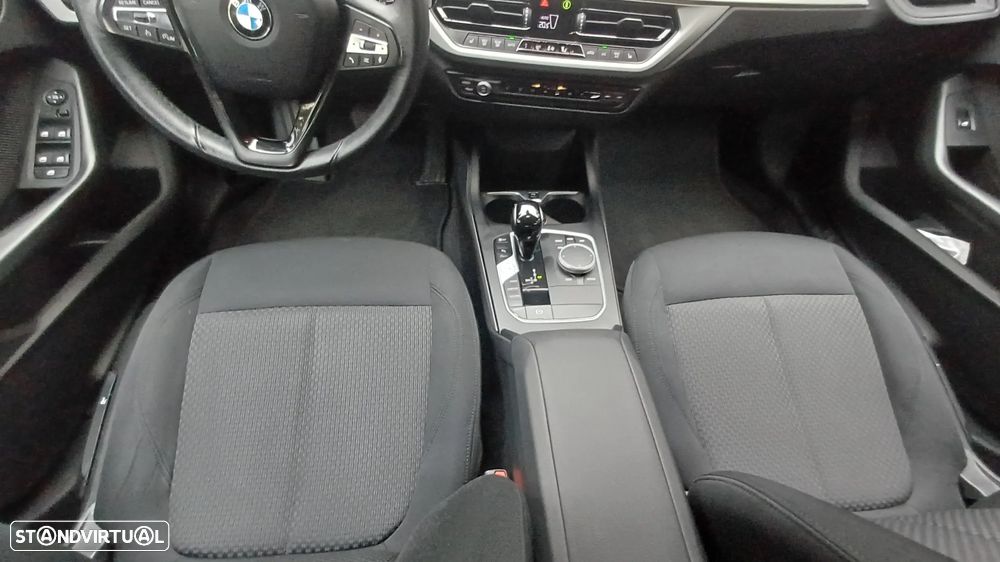 BMW 118 i Aut. Advantage - 18