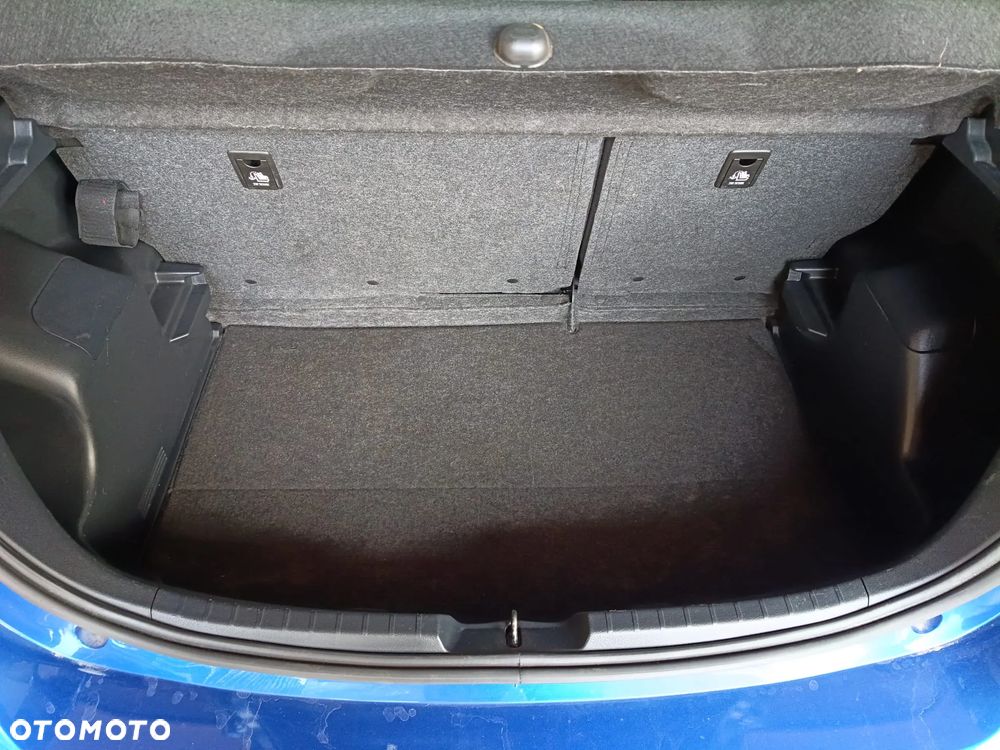 Toyota Yaris Hybrid 100 Dynamic - 12