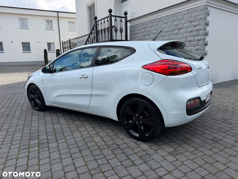 Kia Ceed - 11