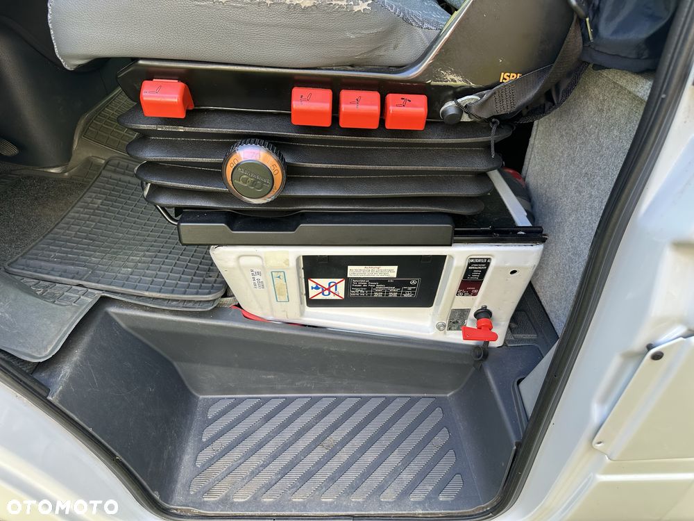 Mercedes-Benz Sprinter - 11