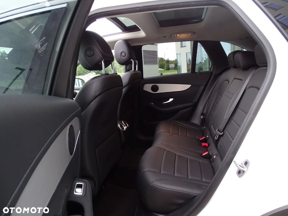 Mercedes-Benz GLC - 12