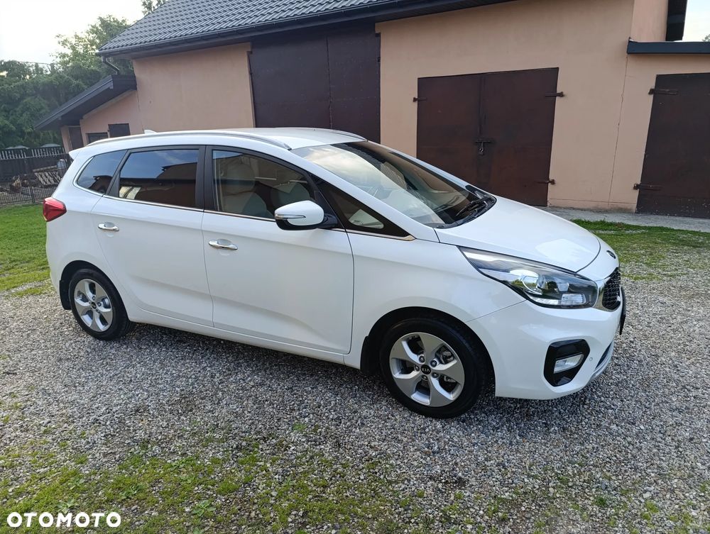 Kia Carens - 23
