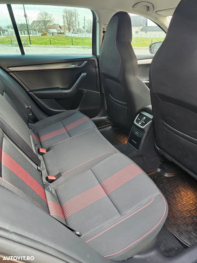 Skoda Octavia Combi 2.0 TDI 4x4 Ambition - 2