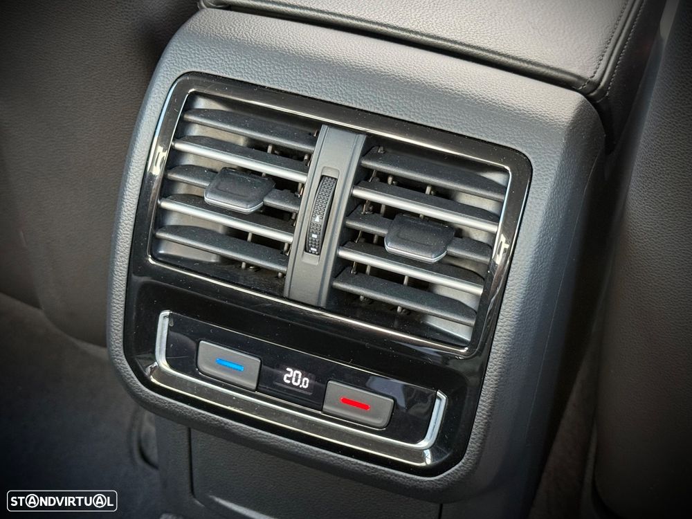 VW Passat 2.0 TDI Highline - 33