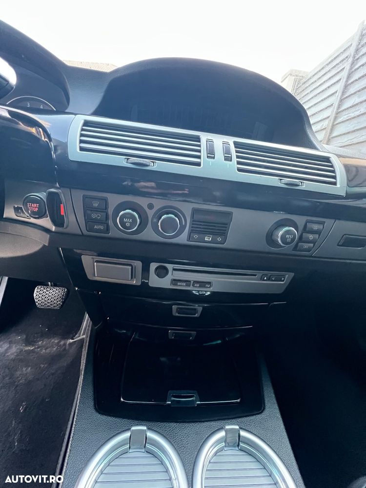 BMW Seria 7 740i A - 18