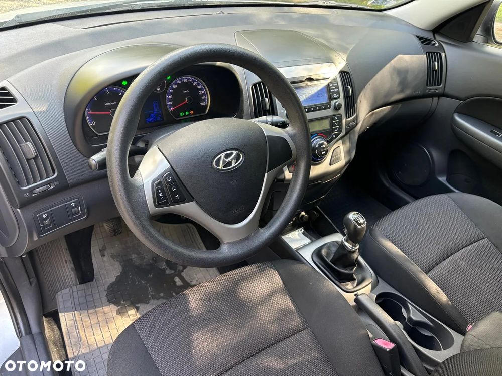 Hyundai i30 1.6 CRDi Comfort EU5 - 17