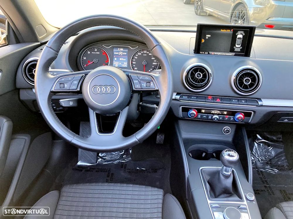 Audi A3 Cabrio 1.6 TDI (clean diesel) Attraction - 11