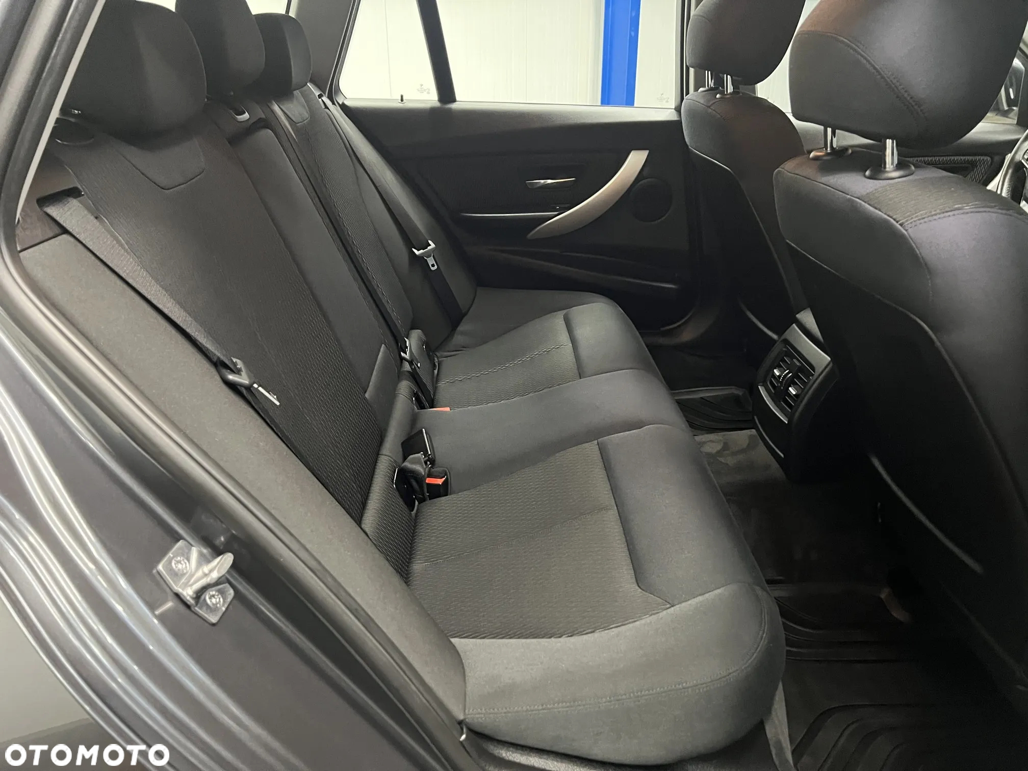 BMW Seria 3 318d DPF Touring - 27