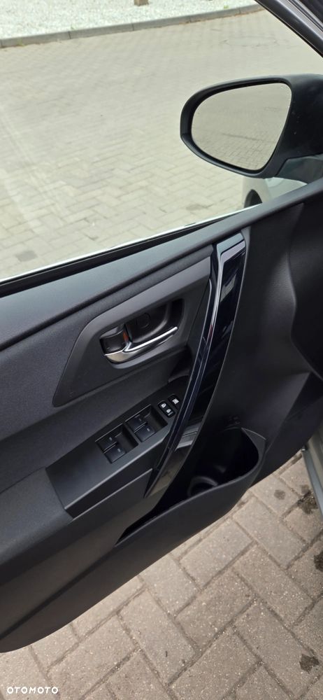 Toyota Auris 1.6 D-4D Design Edition - 24