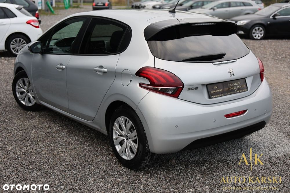 Peugeot 208 - 3