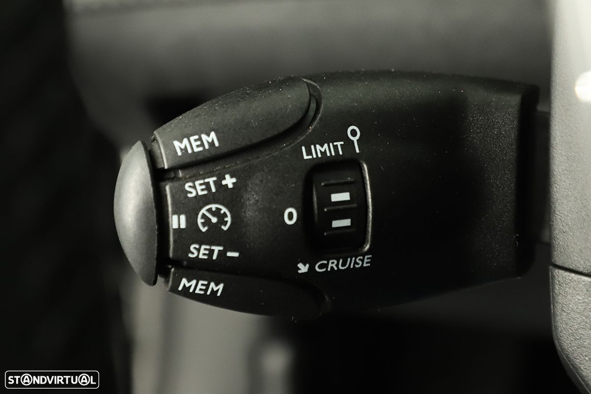 Peugeot 2008 1.2 PureTech Allure - 18