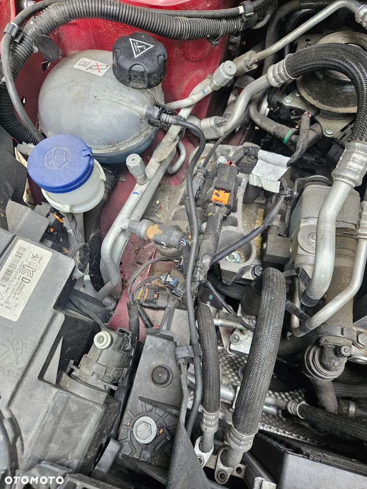 Peugeot 208 Elektromotor 136 GT - 14