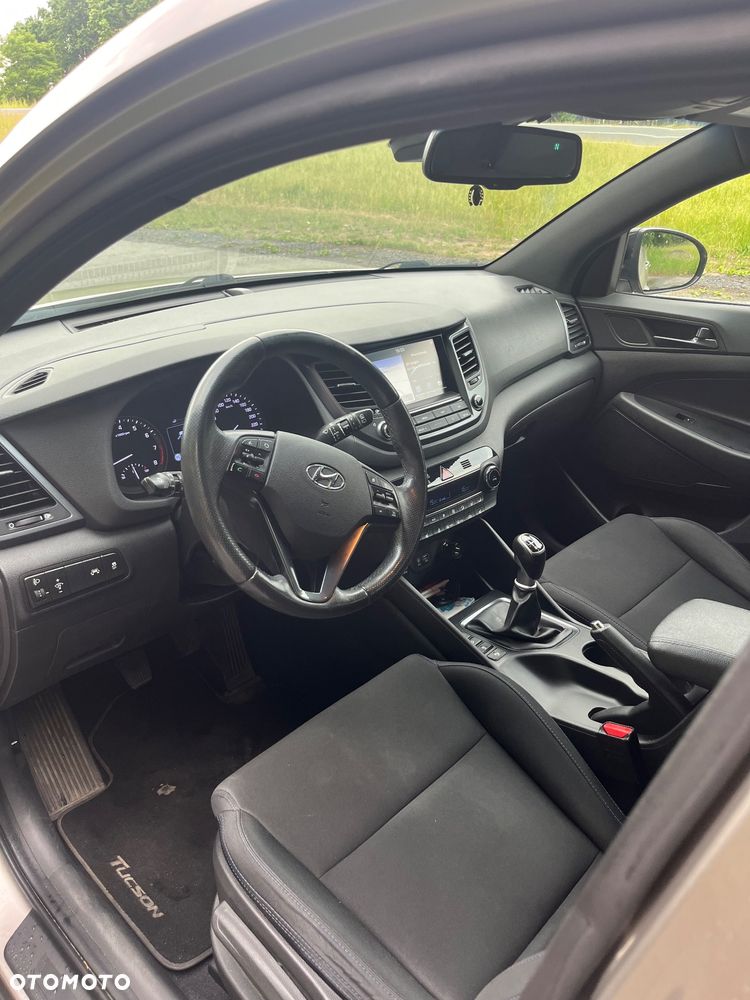 Hyundai Tucson 1.6 GDI BlueDrive GO 2WD - 11