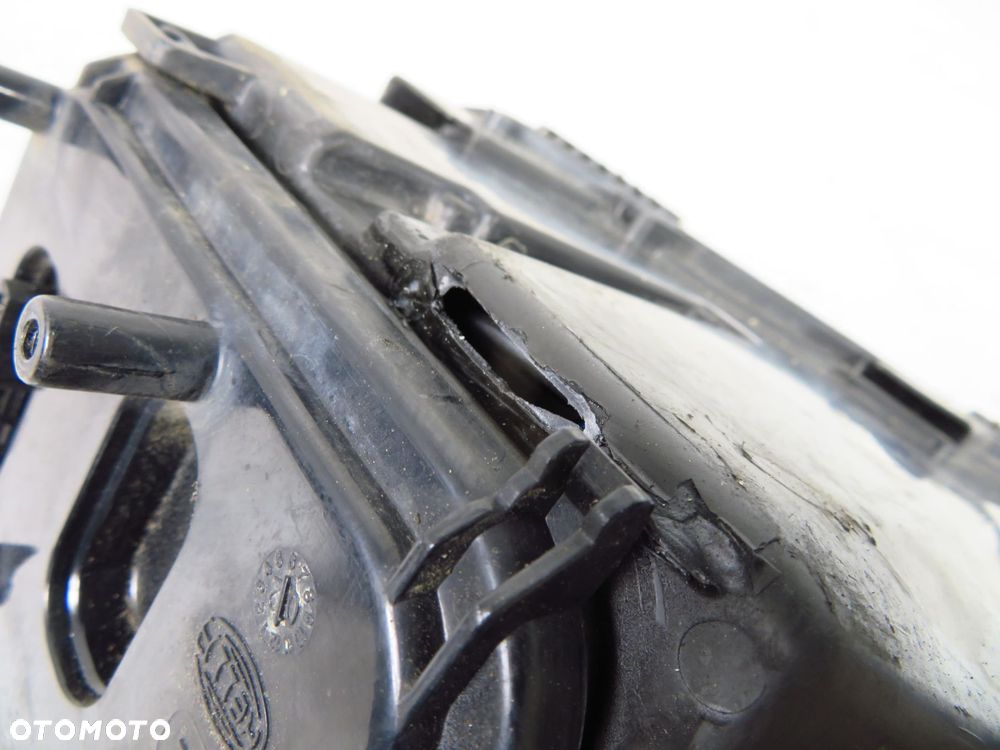 LAMPA PRAWA PRZEDNIA AUDI A8 D3 BIXENON 5811800 5DV00829000 - 2