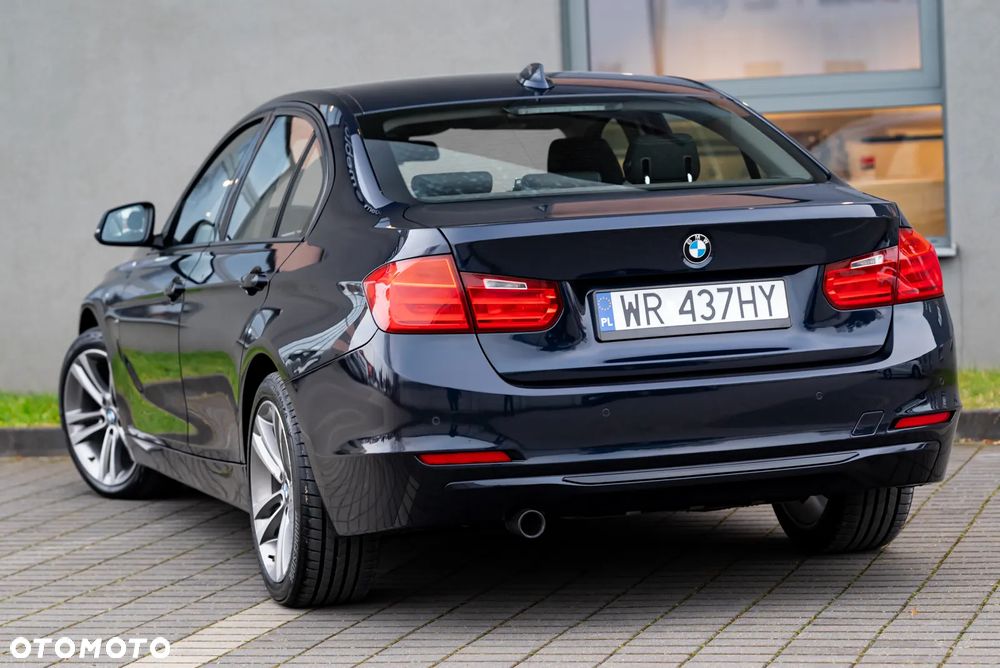 BMW Seria 3 320d DPF Edition Sport - 9