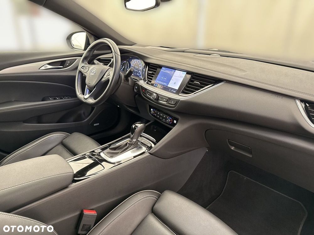 Opel Insignia 2.0 T 4x4 GSi S&S - 20