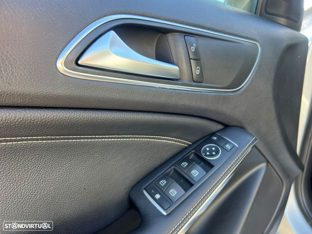 Mercedes-Benz A 180 d AMG Line - 27