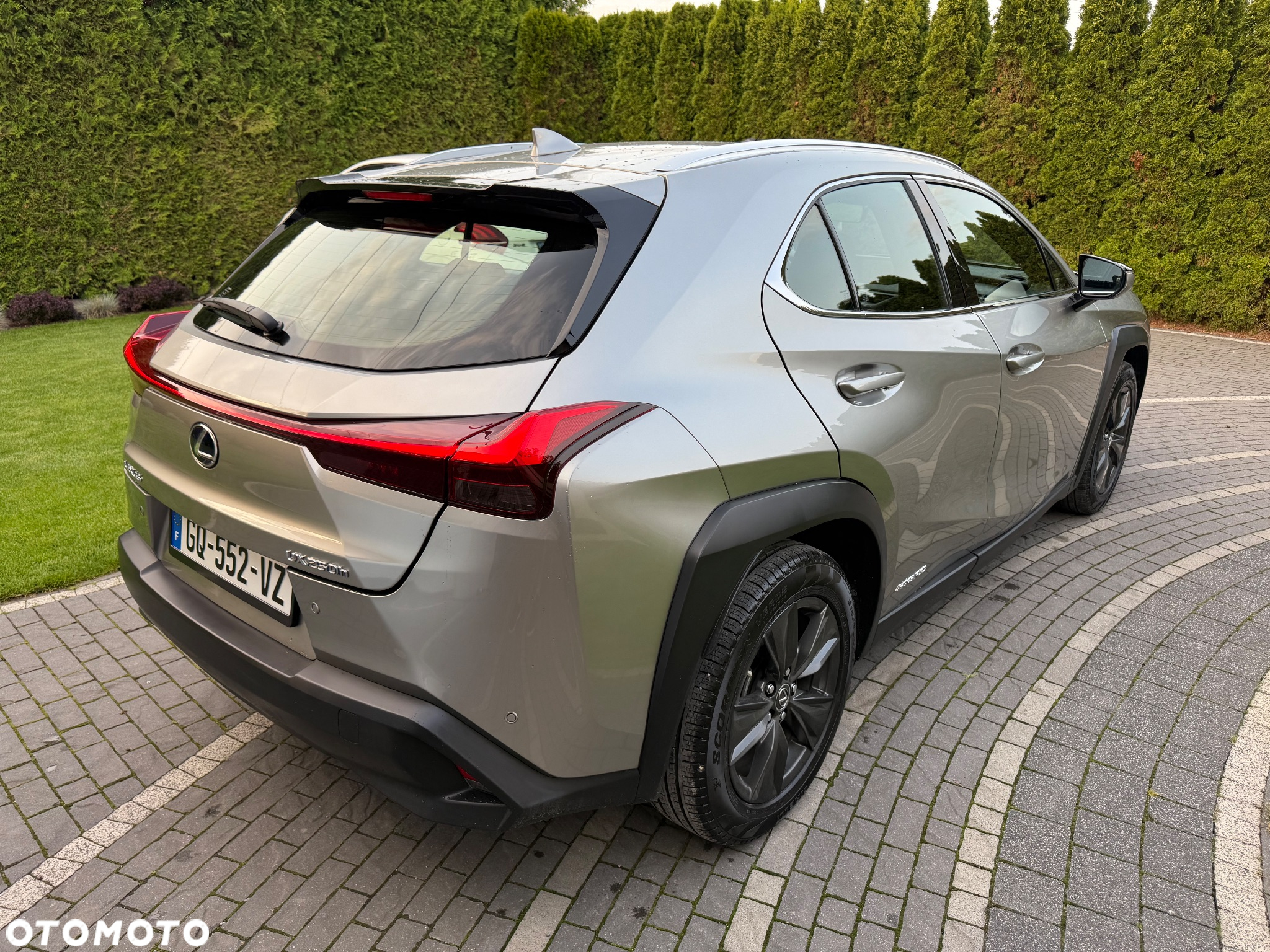Lexus UX - 4