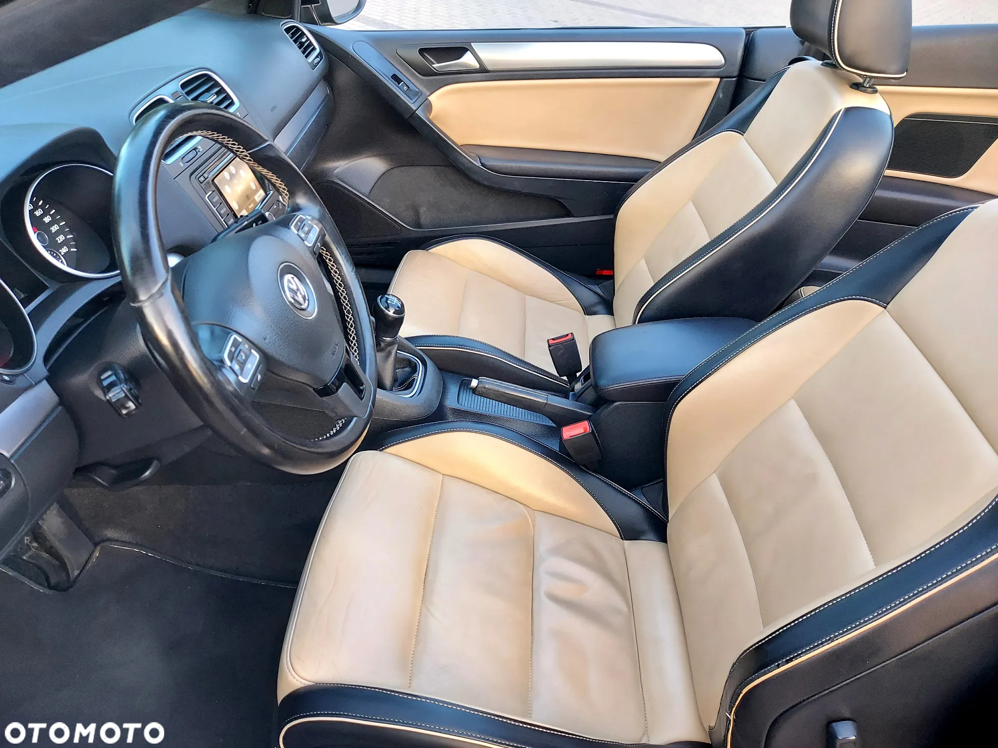Volkswagen Golf Cabrio 2.0 TDI BlueMotion Technology Exclusive - 27