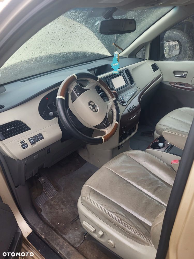 Toyota Sienna - 7