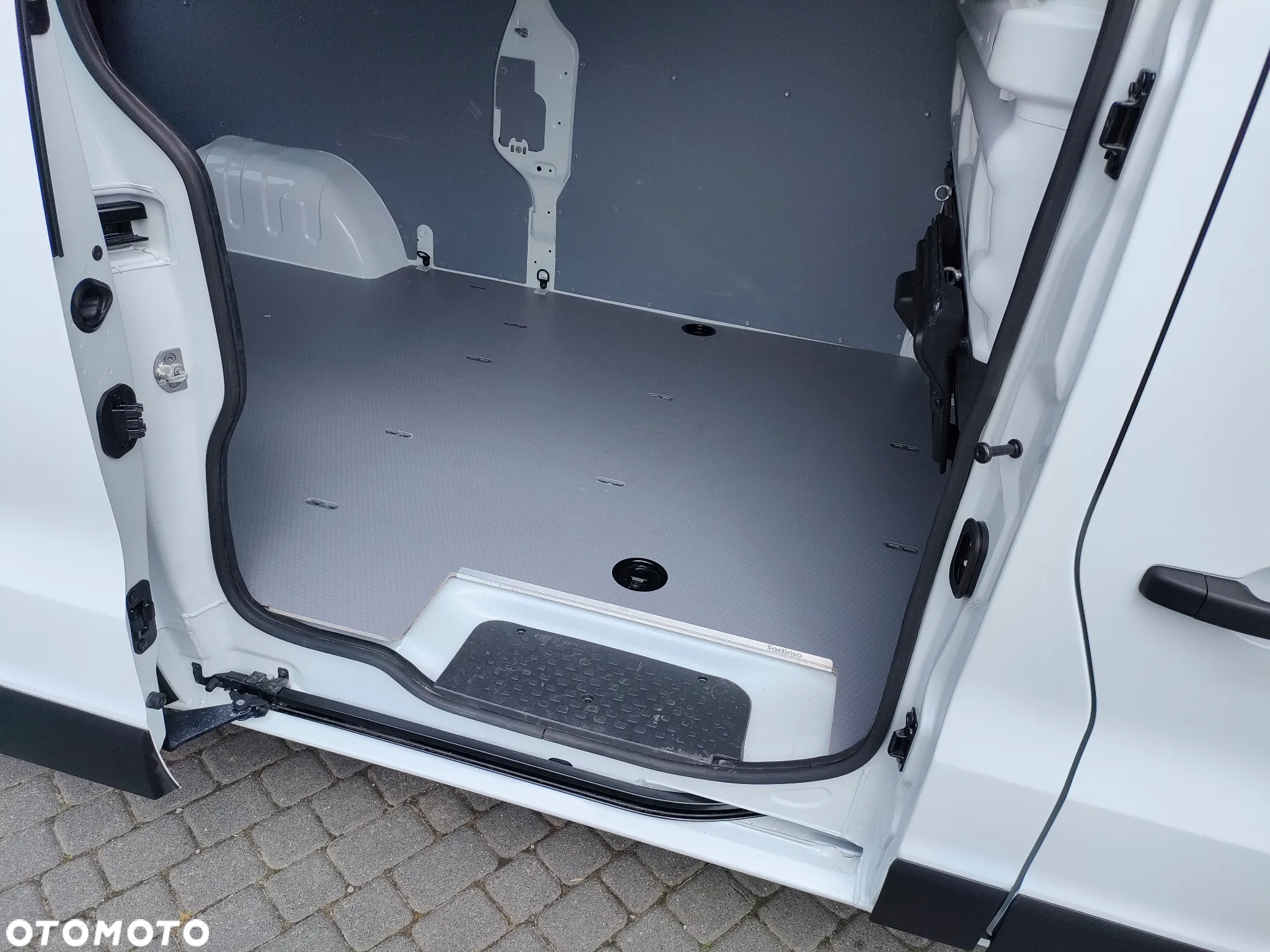 Opel Vivaro - 25