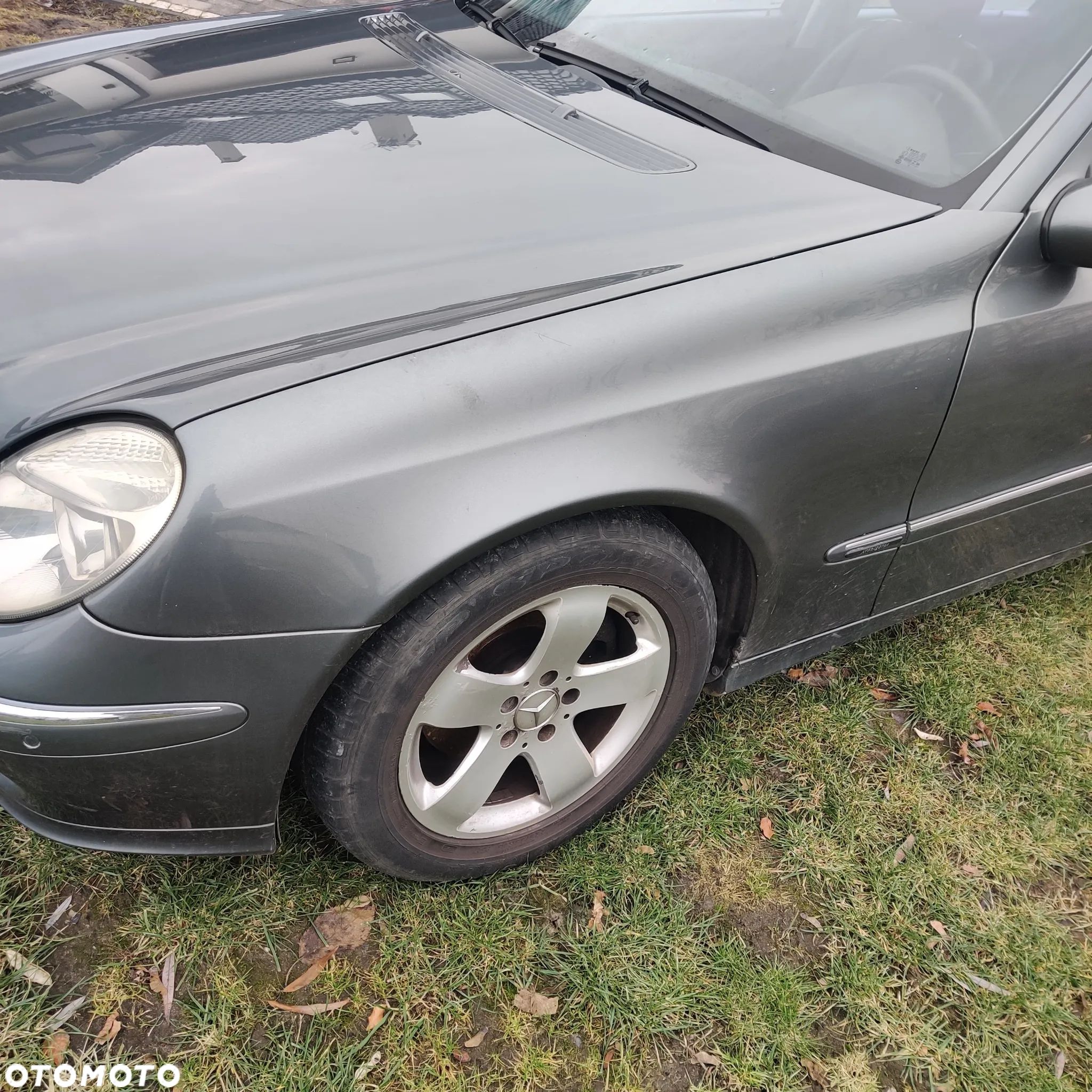 MERCEDES W211 BŁOTNIK LEWY - 1