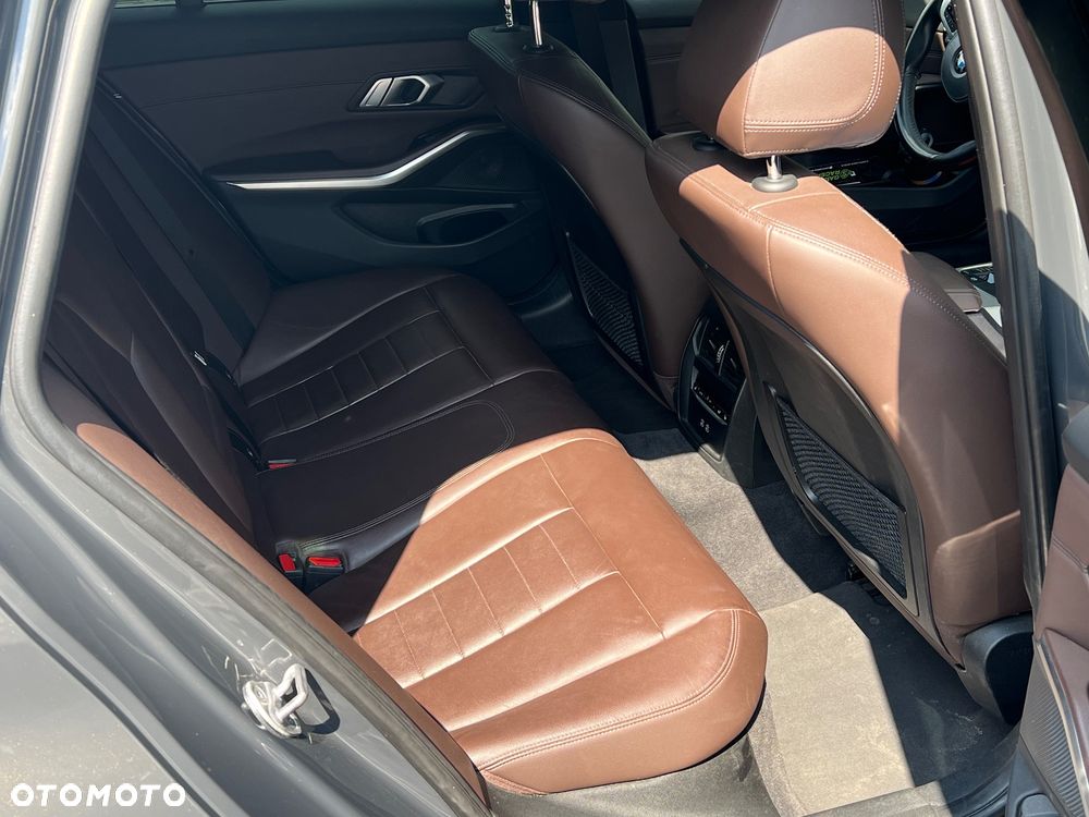 BMW Seria 3 330e Luxury Line - 16