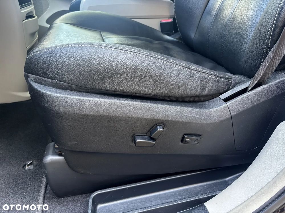 Chrysler Town & Country 3.6 Limited - 25