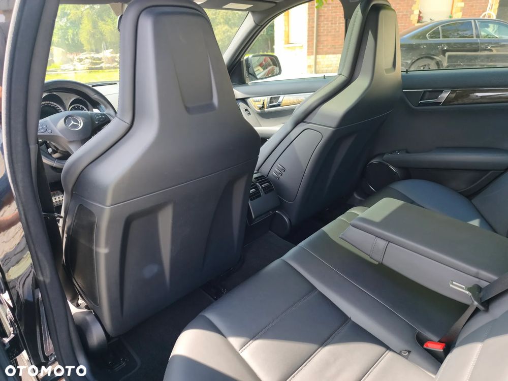 Mercedes-Benz Klasa C 63 AMG 7G-TRONIC SPORT EDITION - 25