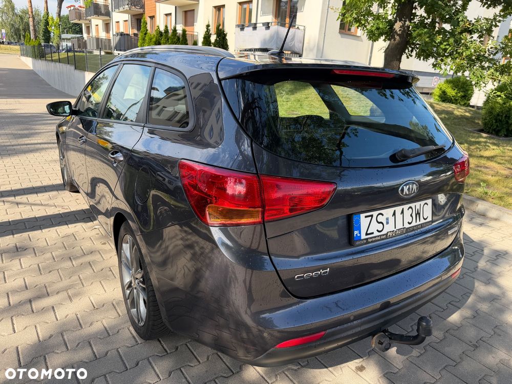 Kia Ceed - 12