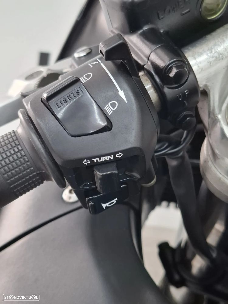 Honda CBR 1100 XX SUPER BLACKBIRD - 8