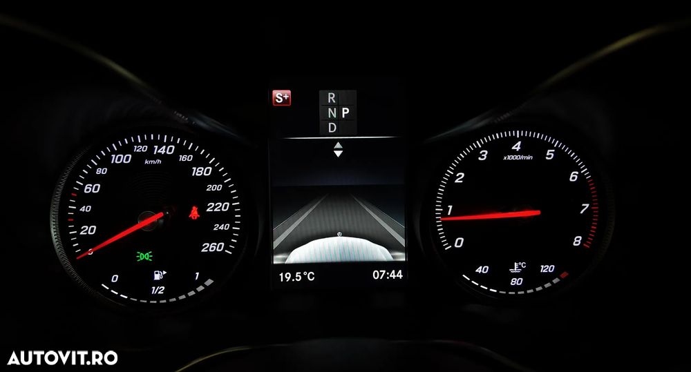 Mercedes-Benz C 200 4Matic 9G-TRONIC AMG Line - 24