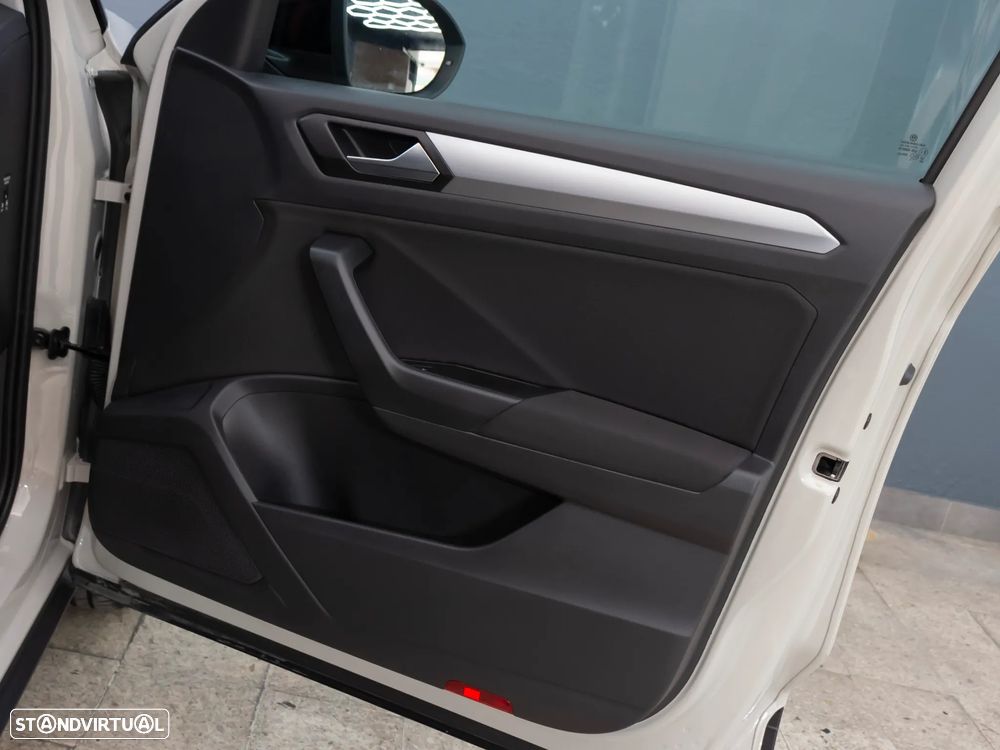 VW T-Roc 1.0 TSI Urban - 11