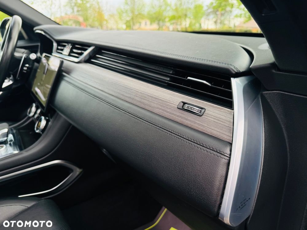 Jaguar F-Pace D200 AWD R-Dynamic HSE - 35