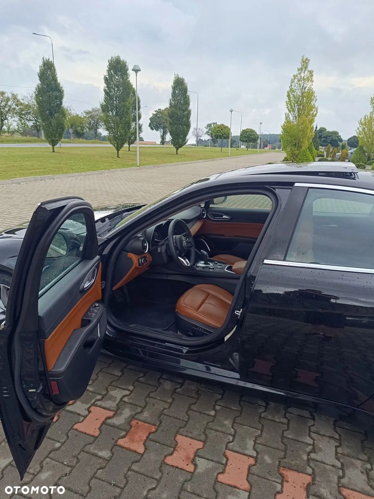 Alfa Romeo Giulia 2.0 Turbo 16V AT8-Q4 Ti - 7