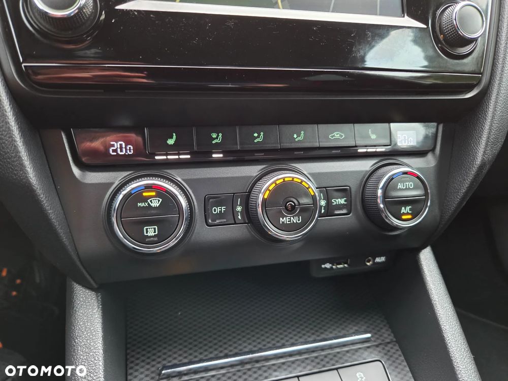 Skoda Octavia 2.0 TDI DSG RS - 25