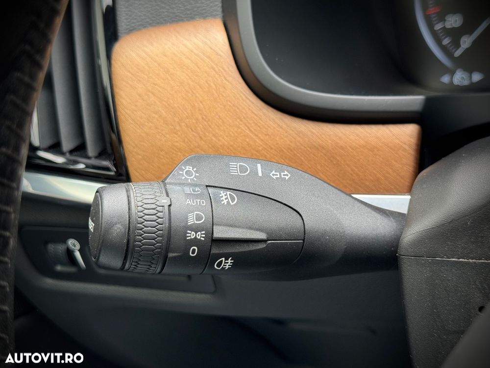 Volvo S90 T8 Twin Engine AWD Geartronic Inscription - 36