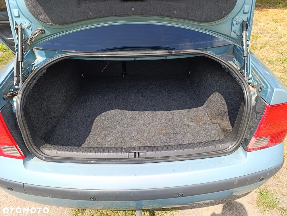 Volkswagen Passat 1.8 - 15