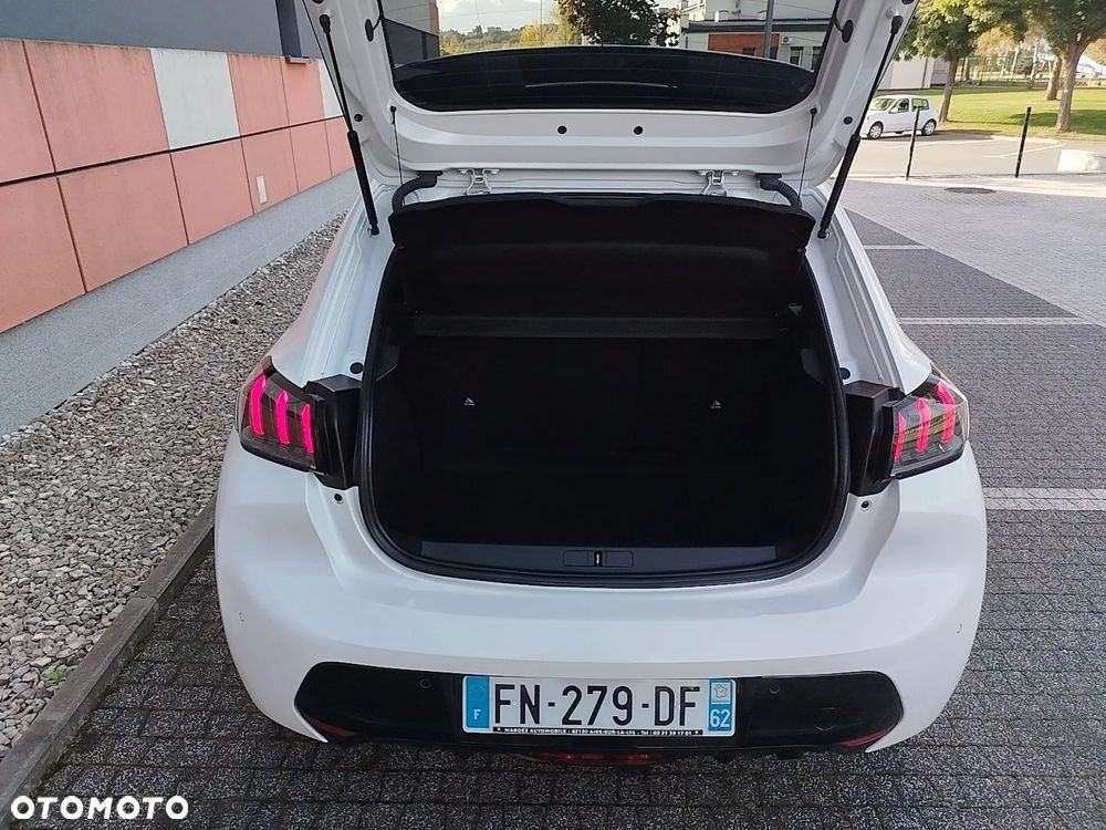 Peugeot 208 TURBO 100 Allure - 23